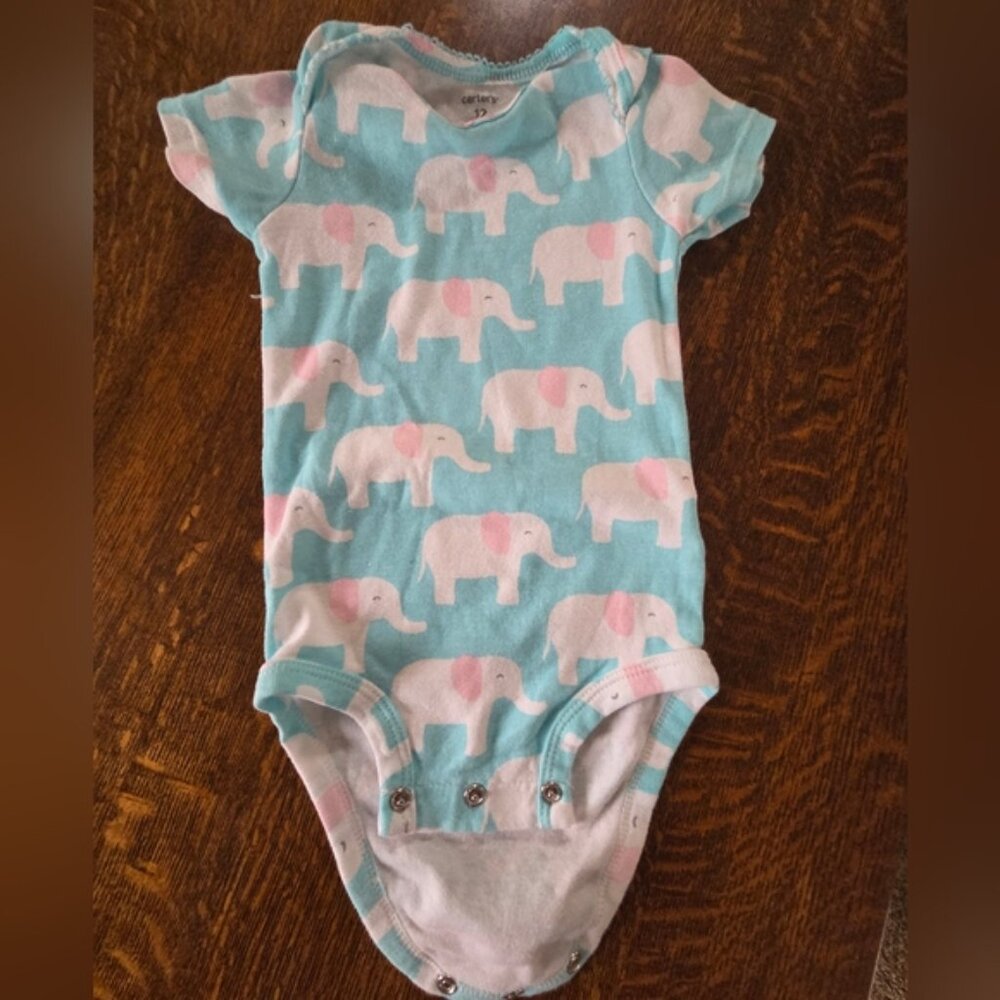 12 Month Tops and Bottoms: 3 Onesies and Blue Stretch Leggings/Ruffled Shorts - Picture 9 of 12